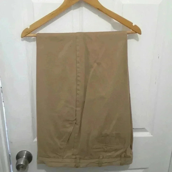 L.L. Bean Natural Fit Khakis 42x28 - Picture 1 of 7